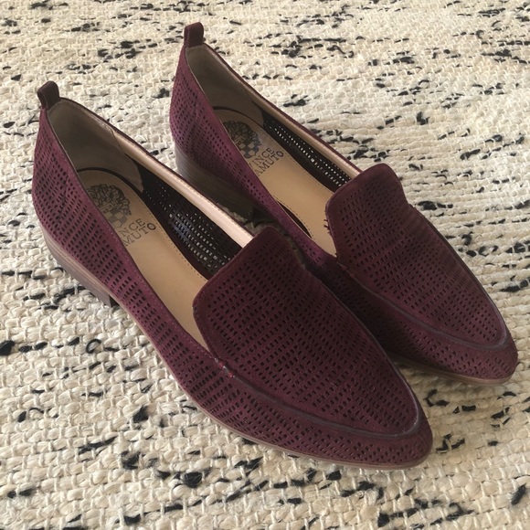 LIKE NEW Vince Camuto Burgundy Flats Size 7.5 - Picture 1 of 5